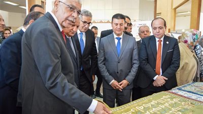 سكرتير عام المنوفية يشهد افتتاح معرض 