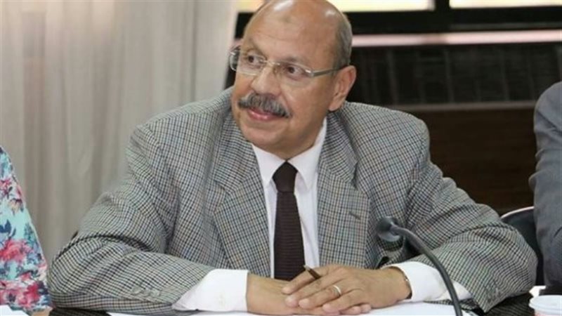 الدكتور عاطف محمد