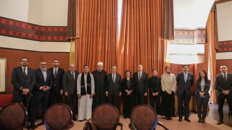 وزير الخارجية يلتقي