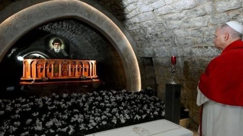 البابا لاون أثناء