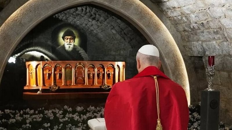 بابا الفاتيكان خلال