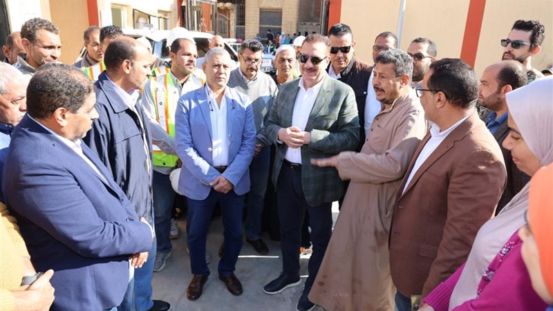 محافظ المنوفية أثناء