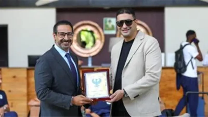 المصري يُهدي درع