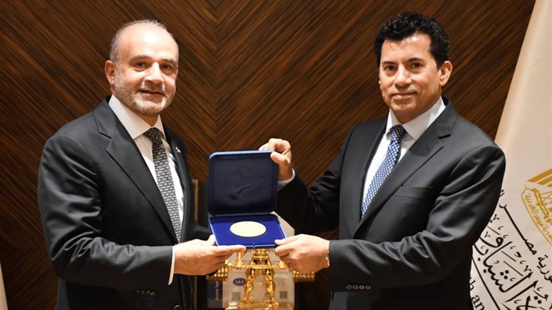وزير الرياضة يستقبل