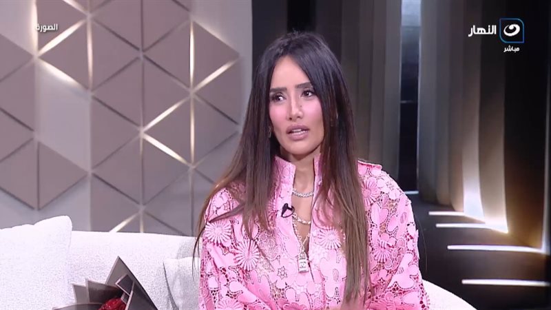 الفنانة زينه