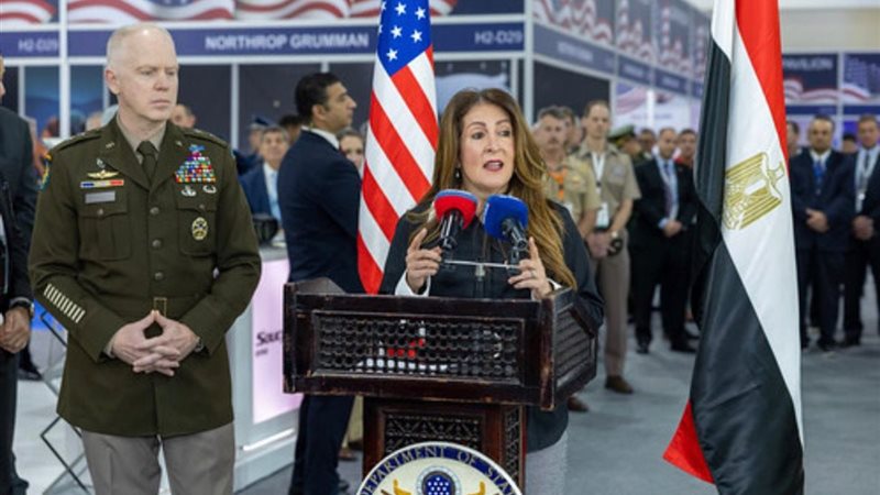 السفيرة الأمريكية