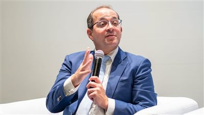 وزير المالية يعلن 