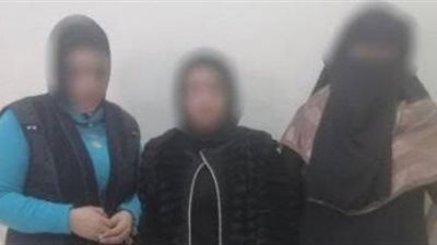 عشرات الآلاف من الجنيهات في إيد 3 سيدات لتوزيعها على الناخبين في سوهاج