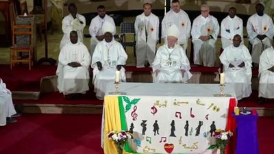 مطران الكنيسة اللاتينية بمصر يحتفل بمرور 100عاما علي تأسيس كنيسة القلب الاقدس