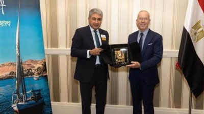 شريف فتحي يبحث مع اتحاد منظمي الرحلات الأمريكي زيادة التدفقات السياحية لمصر