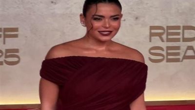 «أسماء جلال» تخطف الأنظار في ثاني أيام مهرجان البحر الأحمر السينمائي 2025