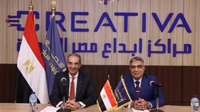 وزير الاتصالات يشهد التطور التكنولوجي خلال زيارته لمركز إبداع مصر 