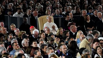 البابا لاون يشارك في الحفل مع الفقراء بقاعة بولس السادس بالفاتيكان 