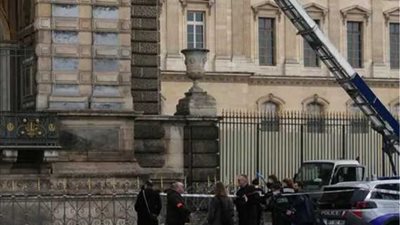 إثر تعرضه للفيضان.. تعرض 400 كتاب مصري للتلف بمتحف اللوفر بباريس