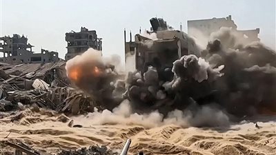 قوات الاحتلال تشن غارات مكثفة على قطاع غزة.. وتفجر روبوتا بالشجاعية