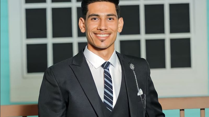 الكاتب الصحفي محمد