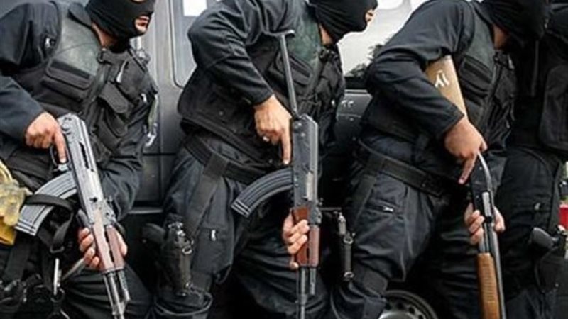 ضباط من وزارة الأمن