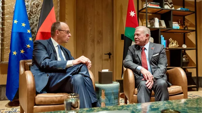 العاهل الأردني والمستشار