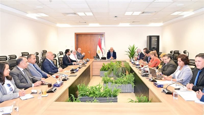 اجتماع وزير الري