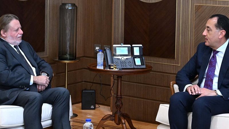 رئيس الوزراء ومحافظ