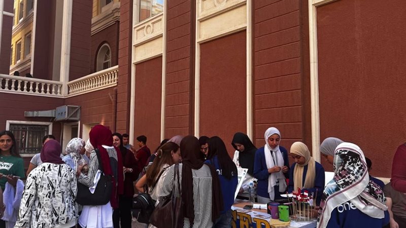 طلاب الصيدلة المصريون