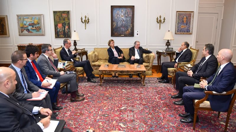 وزير الخارجية يستقبل