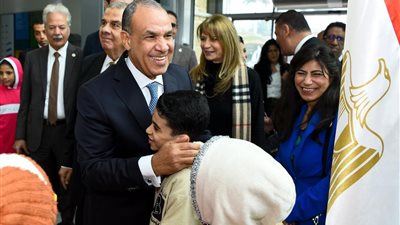 وزير الخارجية يزور مستشفى 57357 بمناسبة اليوم العالمي لحقوق الإنسان