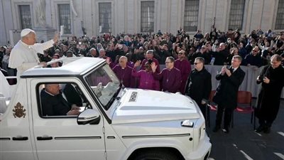 البابا لاون يتأمل في 