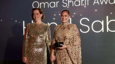 هند صبري تحصد جائزة عمر الشريف للإنجاز الفني في مهرجان البحر الأحمر