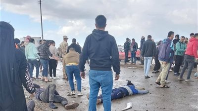 مصرع شخصين وإصابة 15.. حادث تصادم ميكروباص بربع نقل بكفر الشيخ
