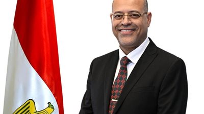  لدعم صناعة الملابس الجاهزة.. وزير العمل يطبق استراتيجية الباب المفتوح