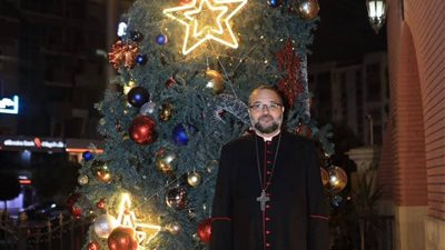 بطريرك الكلدان الكاثوليك بمصر يطلق الاحتفالات الميلادية وإنارة شجرة الميلاد 