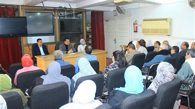 تعليم سوهاج يعقد لقاء لمديري المدارس ضمن مبادرة 