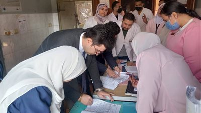 للتأكد من سير العمل.. مرور مفاجئ للإدارة الصحية بطهطا على مستشفى الحميات 