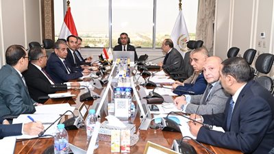 وزير التموين يبحث مع شركات المطاحن تعزيز كفاءة منظومة الطحن وإنتاج الدقيق 