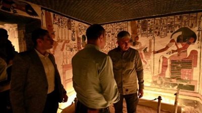 وزير السياحة في زيارة تفقدية لمقبرة نفرتاري لمتابعة أعمال الترميم بها