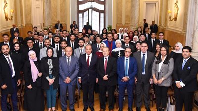 وزير الخارجية لطلاب سياسة واقتصاد بني سويف: الاتزان الاستراتيجي ركيزة التحرك المصري إقليميًا ودوليًا