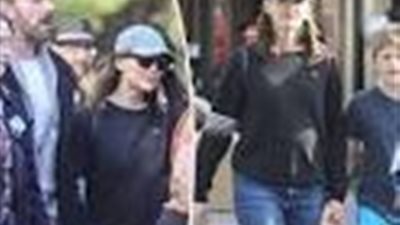 موقف عائلي نادر.. بن أفليك يدعم إبنه في عرض مدرسي بحضور زوجاته السابقتين