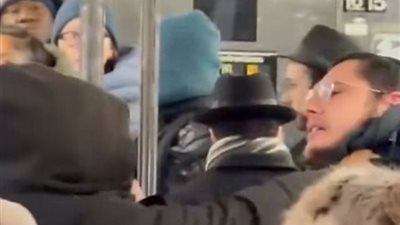 بعد هجوم سيدني.. اعتداء جديد على يهود بمترو نيويورك عائدين من احتفال حانوكا