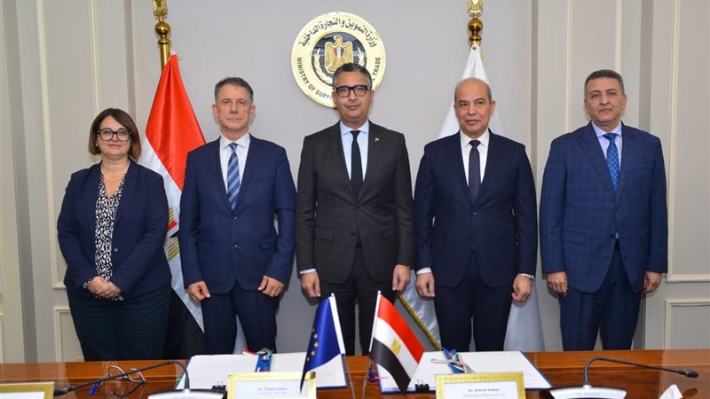 وزير التموين 