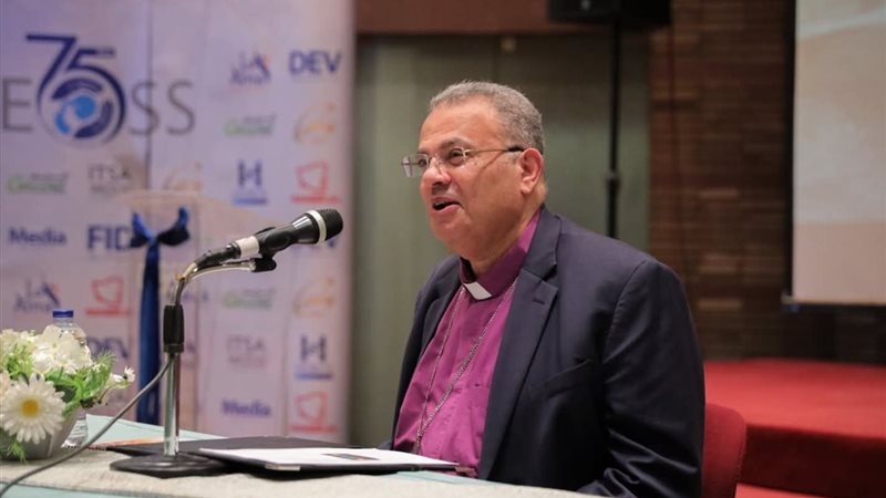 رئيس الإنجيلية مع