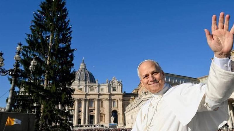 بابا الفاتيكان يسلم