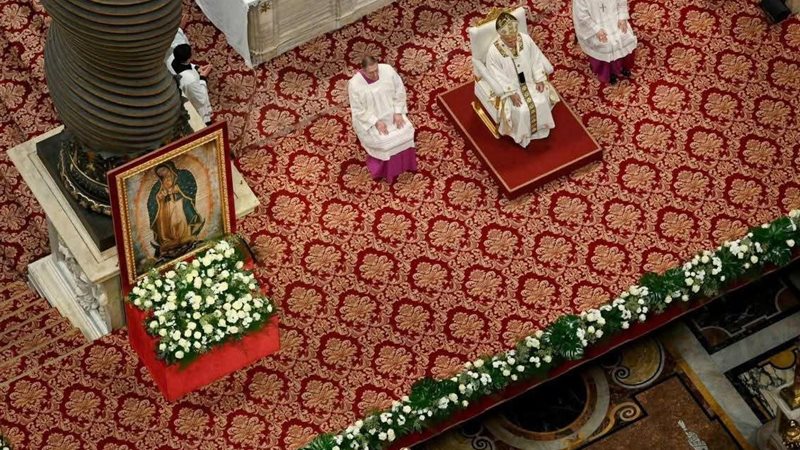 البابا لاون أثناء