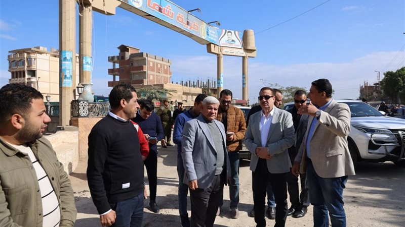 محافظ المنوفية أثناء