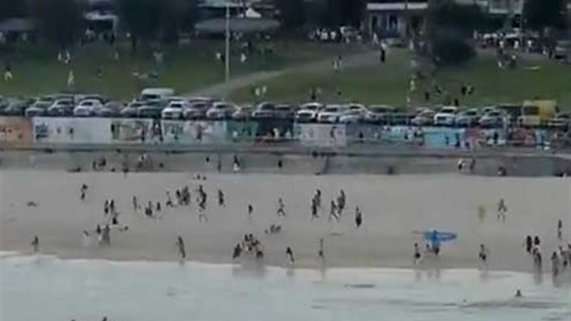 إطلاق نار في شاطئ