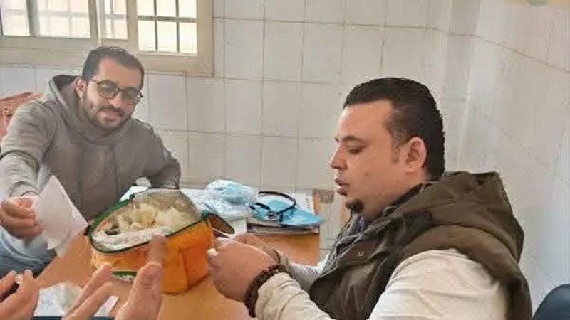 الدكتور النس ونائبه