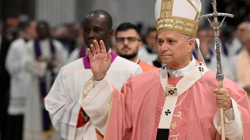 البابا لاون أثناء