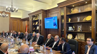 رجال أعمال إسكندرية وحماية المستهلك يبحثان تسوية النزاعات الصناعية والعقارية