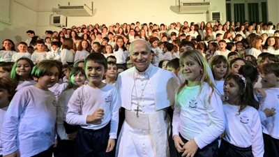 البابا لاون يشارك أطفال مجمع بولس السادس احتفالهم الميلادي