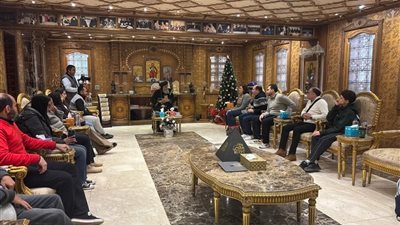 البابا تواضروس يستقبل خدام كنيسة مارمرقس بالامارات 